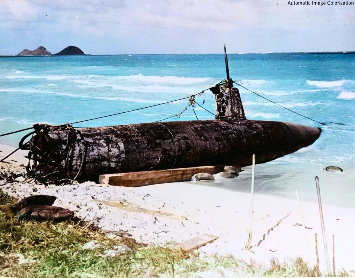 82年前の今日。1941年12月26日，ハワイ・オアフ島の砂浜に座礁した特殊