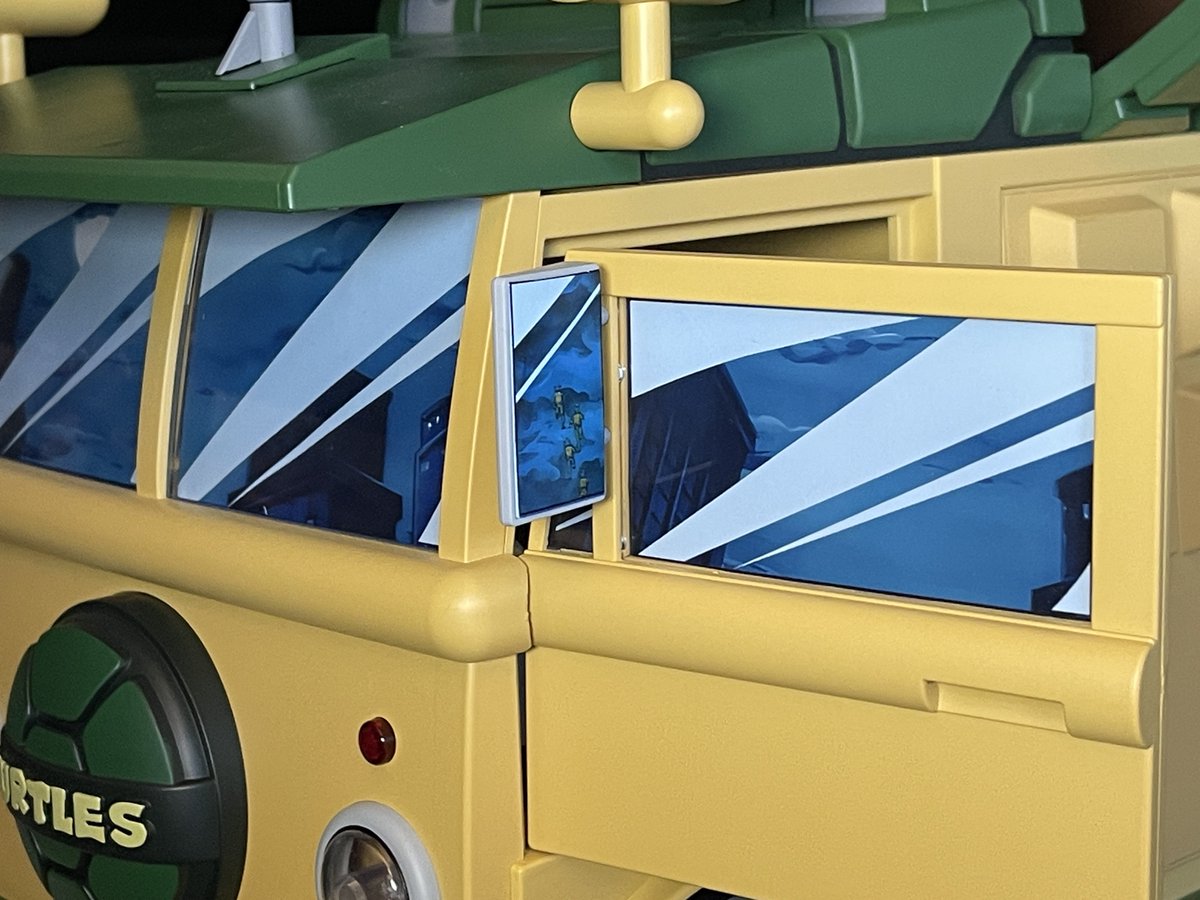 NostalgiaUnboxd's tweet photo. Yes, the broken window set will be cutout for one of the windows. Thanks @LiLjaco1 for the idea of broken and dirty windows #neca #tmnt #turtlevan #teenagemutantninjaturtles https://t.co/YTge1m9GJS