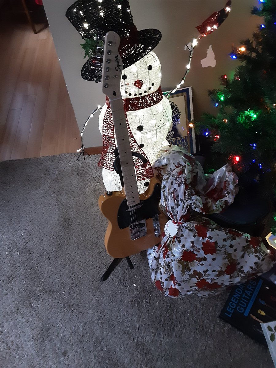 JasonEv68251785's tweet photo. Merry Christmas!!!!!! This is what Santa 
Dropped off last night #Fender #Telecaster https://t.co/BuWXWjIo6E