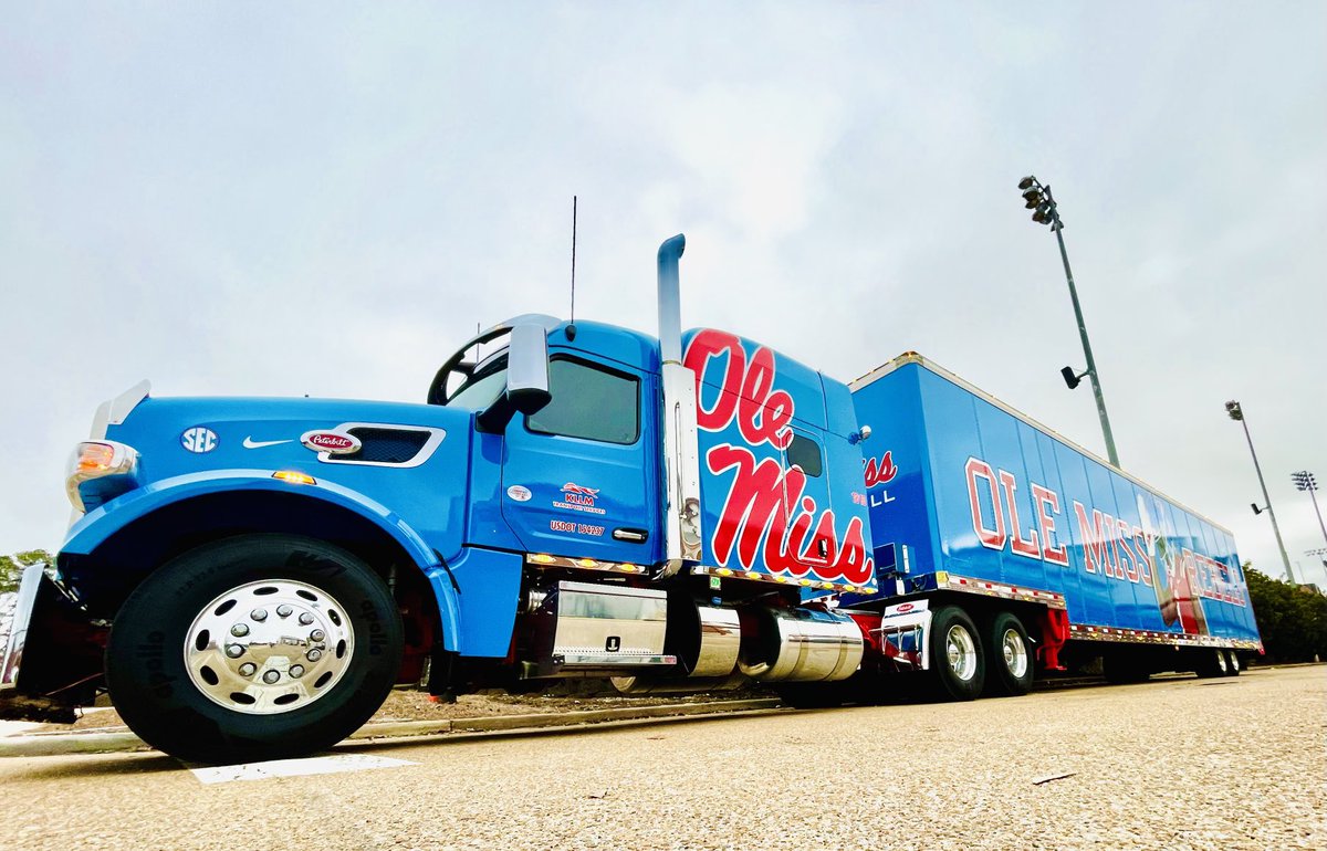 OleMissPix's tweet photo. Here we go. See you soon Atlanta! 

⁦@CFAPeachBowl⁩ ⁦@OleMissFB⁩ ⁦@OleMissSports⁩ https://t.co/ymyCuKIhJm