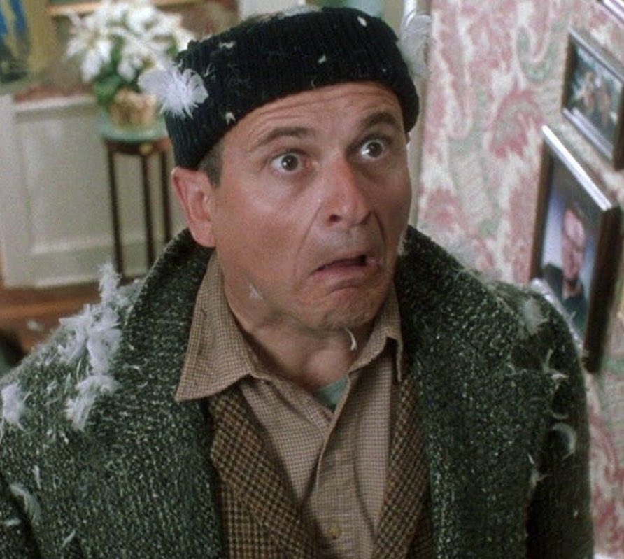 ouchrightinthec's tweet photo. How old were you when you found out the cop in the beginning of Home Alone is the robber? https://t.co/p9tlpGlDDK
