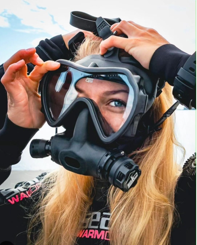 scubadivingyard's tweet photo. 🌺🌺🌺✨

#divegirl #divegirls #divergirl #beautifuldiver #sexydiver #divinggirl #divinggirls #divingmask #fullfacemask #scubadivergirls #scubadivinggir https://t.co/PYDOF8ygOw
