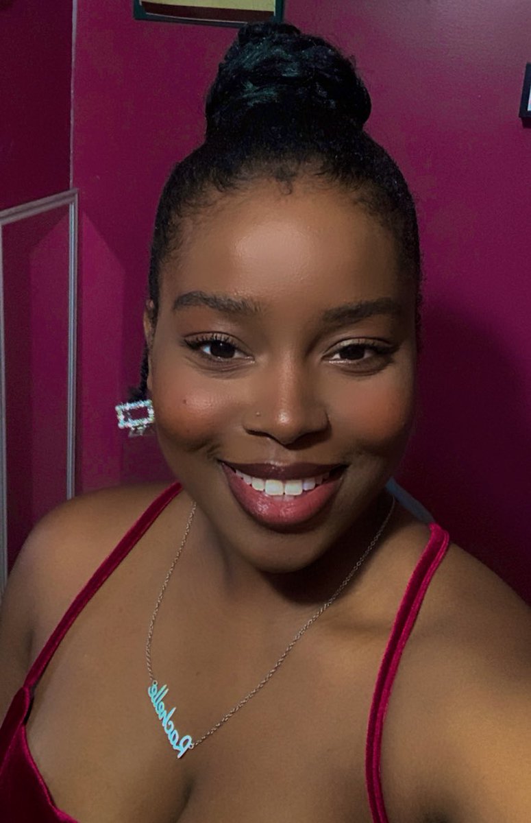 Rashelle0's tweet photo. Merry Christmas y’all 🎄🎁❤️ https://t.co/KZpPbZRjIj