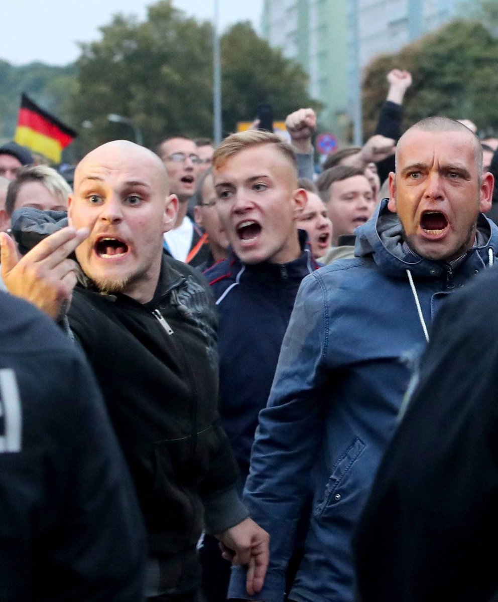 Anonymous00708's tweet image. Wer sind die größten #Deppen in diesem Land ??
Bei wem ist die #Verblödung ins Gehirn gebrannt ??
Es ist das rechte Pack ganz klar!
Ganz ohne Grips und ohne Haar!
#fcknzs #fckafd