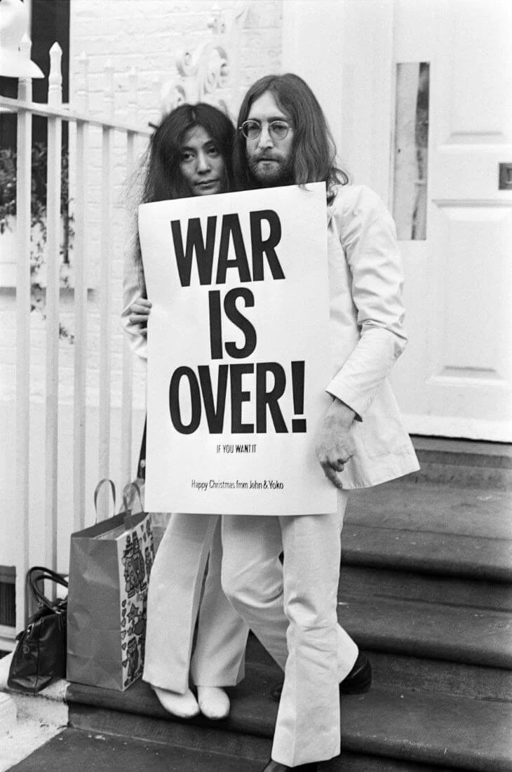 Happy Xmas (War Is Over)

La felicitación (y villancico de paz) de John Lennon y Yoko Ono en plena guerra de Vietnam hoy está más vigente que nunca. 

Con ese mismo sentido, nuestro mayor deseo es la paz. 

Felices fiestas x parte de todos los BIENALÍS.