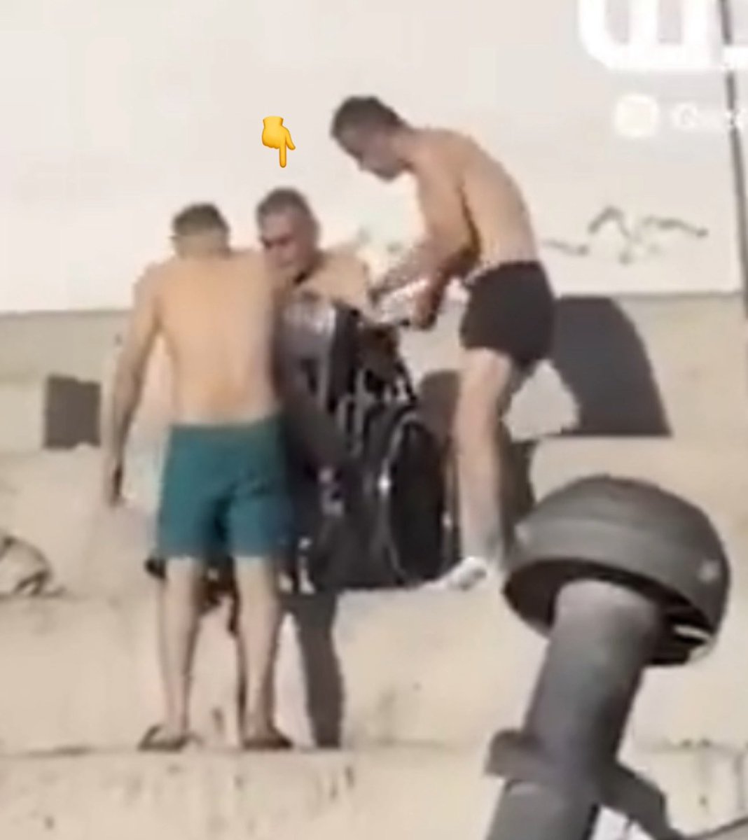 CensoredMen's tweet image. 🇵🇸🇮🇱 The IDF are kidnapping innocent Palestinians in Gaza, humiliating them and forcing them to strip in the middle of a field.

What's even more disturbing is the fact that they are also forcing CHILDREN and disabled people to strip.

They also arrested women.

Disgusting.