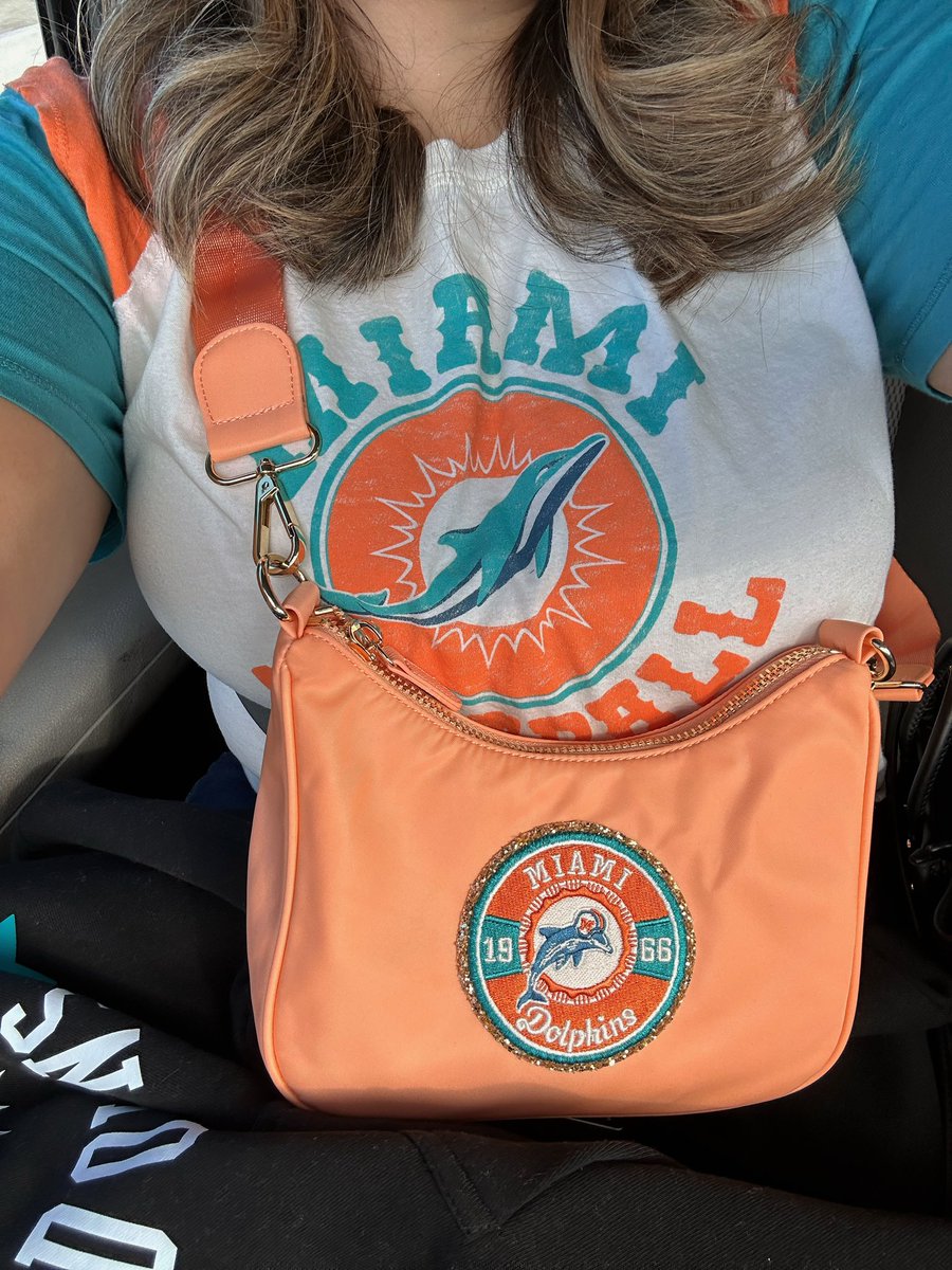 allygtr13's tweet photo. merry christmas &amp; happy victory monday 🧡🧡🧡 https://t.co/0SqcPHhn3f