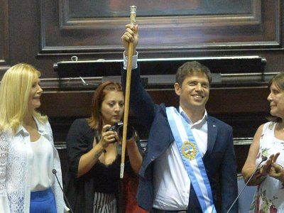 MConurbasic's tweet photo. Axel Kicillof sí la ve. En la provincia el ajuste lo paga la casta: más impuesto inmobiliario rural para propietarios ricos, aumento de patente para autos de alta gama... Dibuje gobernador, la casta tiene miedo sólo en la provincia. https://t.co/lQztCjTq0l