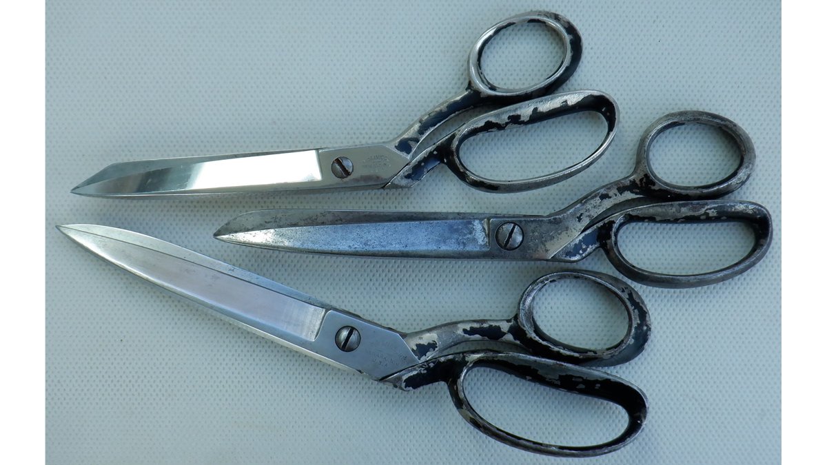 EverRotating's tweet photo. A variety of vintage tailors/dressmaking scissors including Heinisch ones. ✂️
🛒 https://t.co/NNjDqnWPYC
#Vintage #FollowVintage #VintageScissors #HeinischScissors #eBay https://t.co/8ExuaXRQ4M