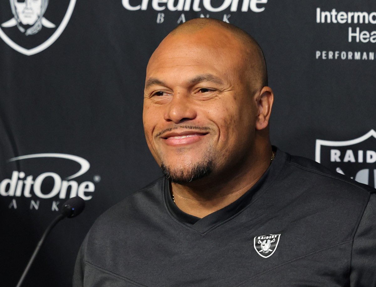 #LasVegasRaiders 🏈 ownership needs to go ahead and officially hire #AntonioPierce as HC. The man has already proven more than enough to have the interim tag taken off his title. #JobWellDone 👏🏽👏🏽👏🏽