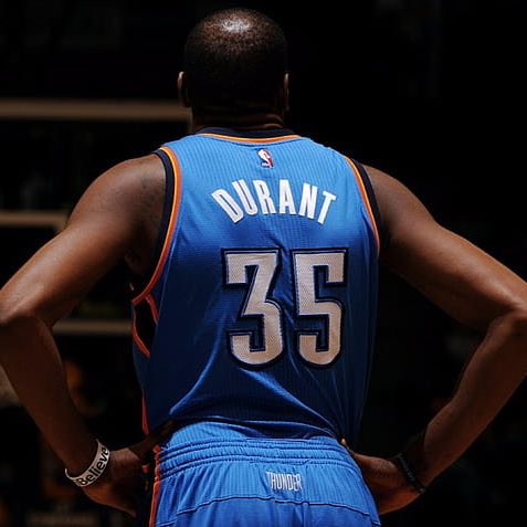 LeoPedersoli's tweet image. Ovviamente non succederà mai per un miliardo di ragioni, ma la cosa divertente è che i Thunder avrebbero veramente gli asset per prenderlo, sarebbe un ritorno clamoroso e li renderebbe istantaneamente i favoriti per il titolo già da questa stagione