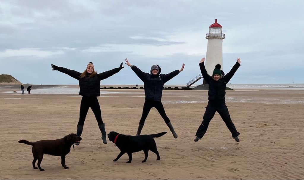 frank_czar's tweet photo. Christmas Day at the beach https://t.co/7G2LJP3j28