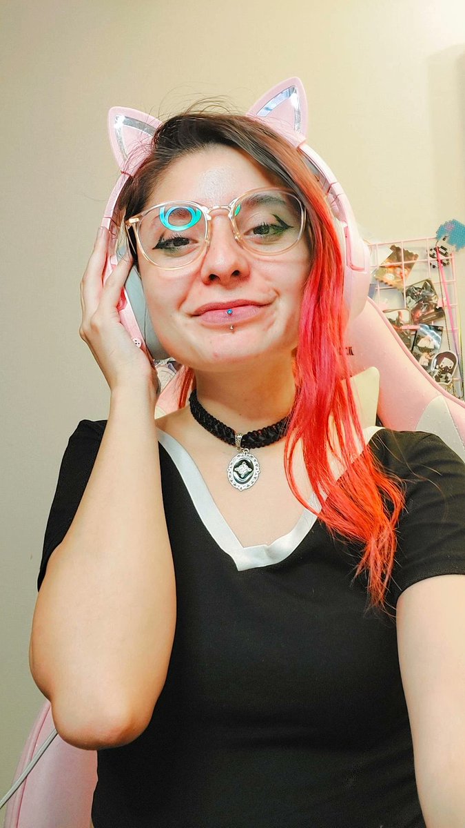 Cohete caro reaparece!! Hoy jugando Lolcito 🎄🎁 Pásense para manquear en conjunto ♥️♥️ twitch.tv/carowiza