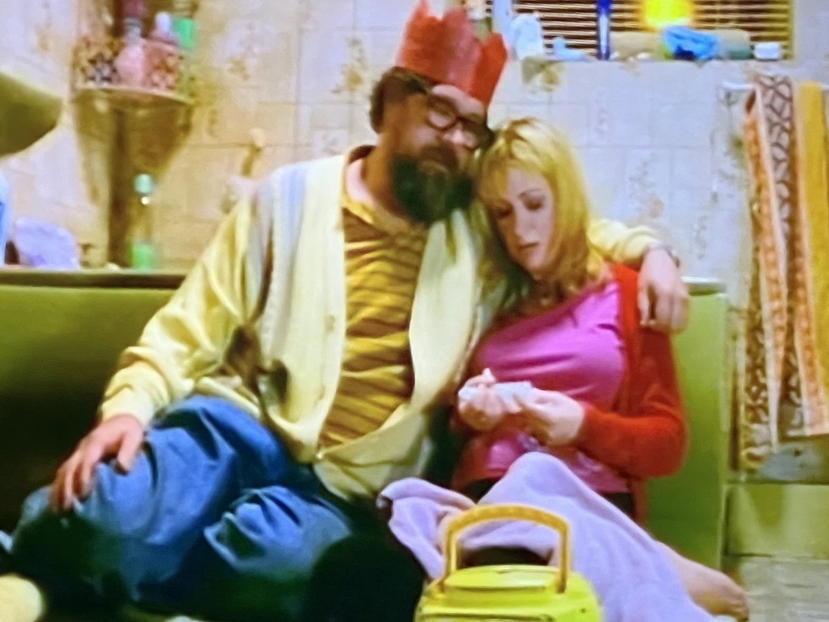 Mofoman360's tweet image. I just adored this scene in the Royle Family Ricky Tomlinson and Caroline Aherne were incredible essential viewing #RoyleFamily #CarolineAherne
