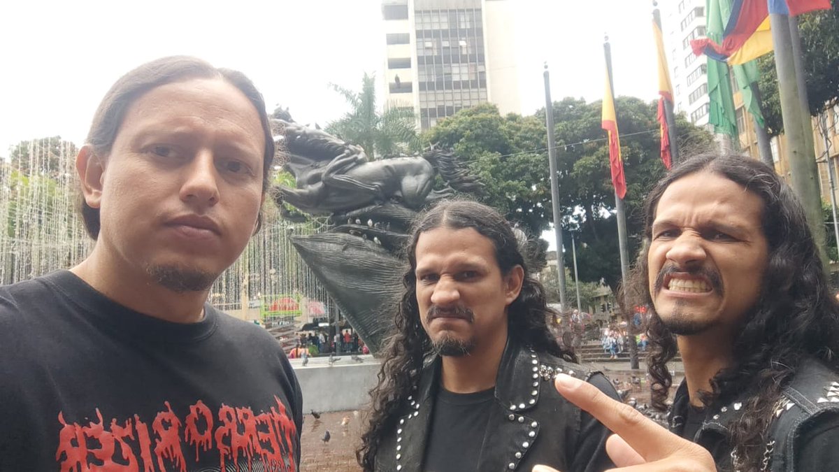 MetalDestroyerr's tweet image. Feliz Navidad maniacos, nos seguimos encontrando en esta ruta ¡por el Metal! 
S A L U D 
🔥🎉☃️⛄❄️🌲🎁🎄