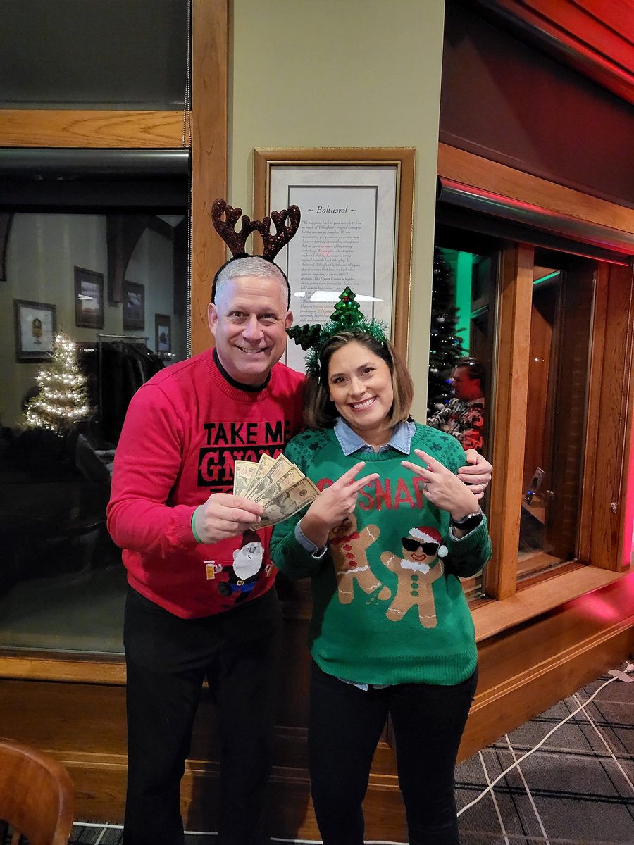JoeKom28's tweet photo. Merry Christmas from the Komarek family! https://t.co/VIIcXo8zJL