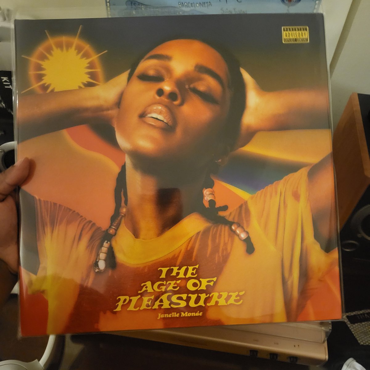beyondbinary91's tweet photo. I know it's Christmas, but it's also #MonaeCrushMonday, so indulge me. 😆 We're gonna play this AOTY. #TheAgeofPleasure #JanelleMonae #TAOP #Vinyl #OnMyTurntable #CokeBottleClear #SpotifyfanEdition https://t.co/hawcTPgxEr
