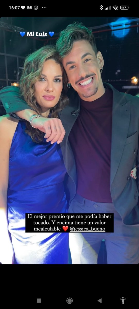 LAREVUELO53's tweet image. #GHVIP25D Hoy de nuevo los mejores buenos días son para ELLOS. Sólo decir que son increíbles con su gente llegando incluso a conectarse un ratito a una sala de Twitter un 25 de diciembre. SOIS UNICOS, SE OS QUIERE GUAP@S #JESSINGO25D