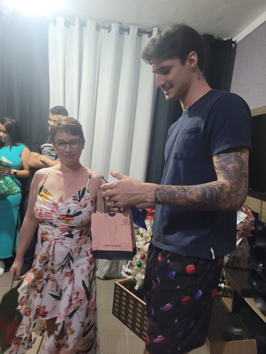 pineciokaiki's tweet image. Rapaziada, vou reforçar este pedido bem sincero mesmo, faltam apenas 170 seguidores para batermos 10 MIL aqui no Twitter, vocês poderiam dar uma força para batermos a meta antes do fim do ano? Faltam realmente pouquíssimos seguidores!!