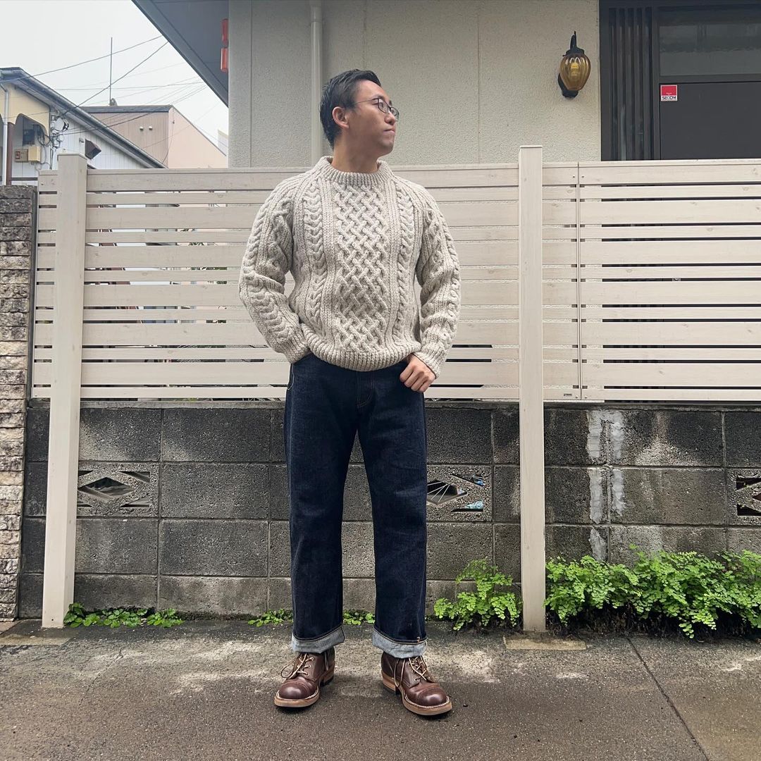 A list of some high-quality knitwear manufacturers

1. Inis Meain: Tarlach de Blacam moved to Inishmaan, one of the more remote Aran Islands, many years ago to study Celtic, but then ended up meeting his wife and getting involved in a knitwear collective. Over the years, he's