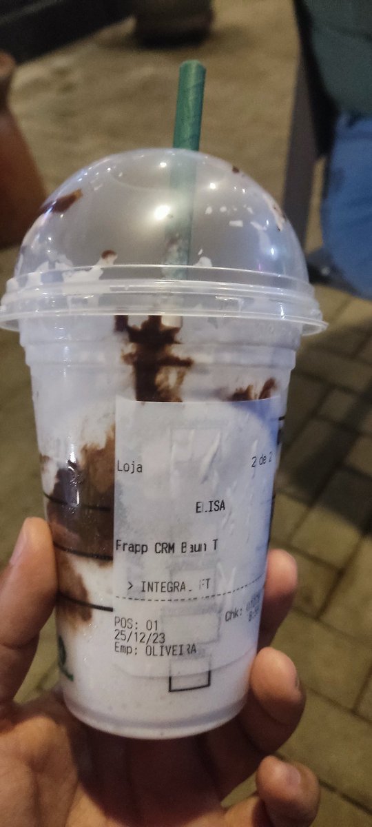 tsteverton's tweet photo. @StarbucksBrasil comprei na loja de Roseira um fraputino de baunilha e estava pura água. Joguei dinheiro fora. https://t.co/te1NAI60Yx