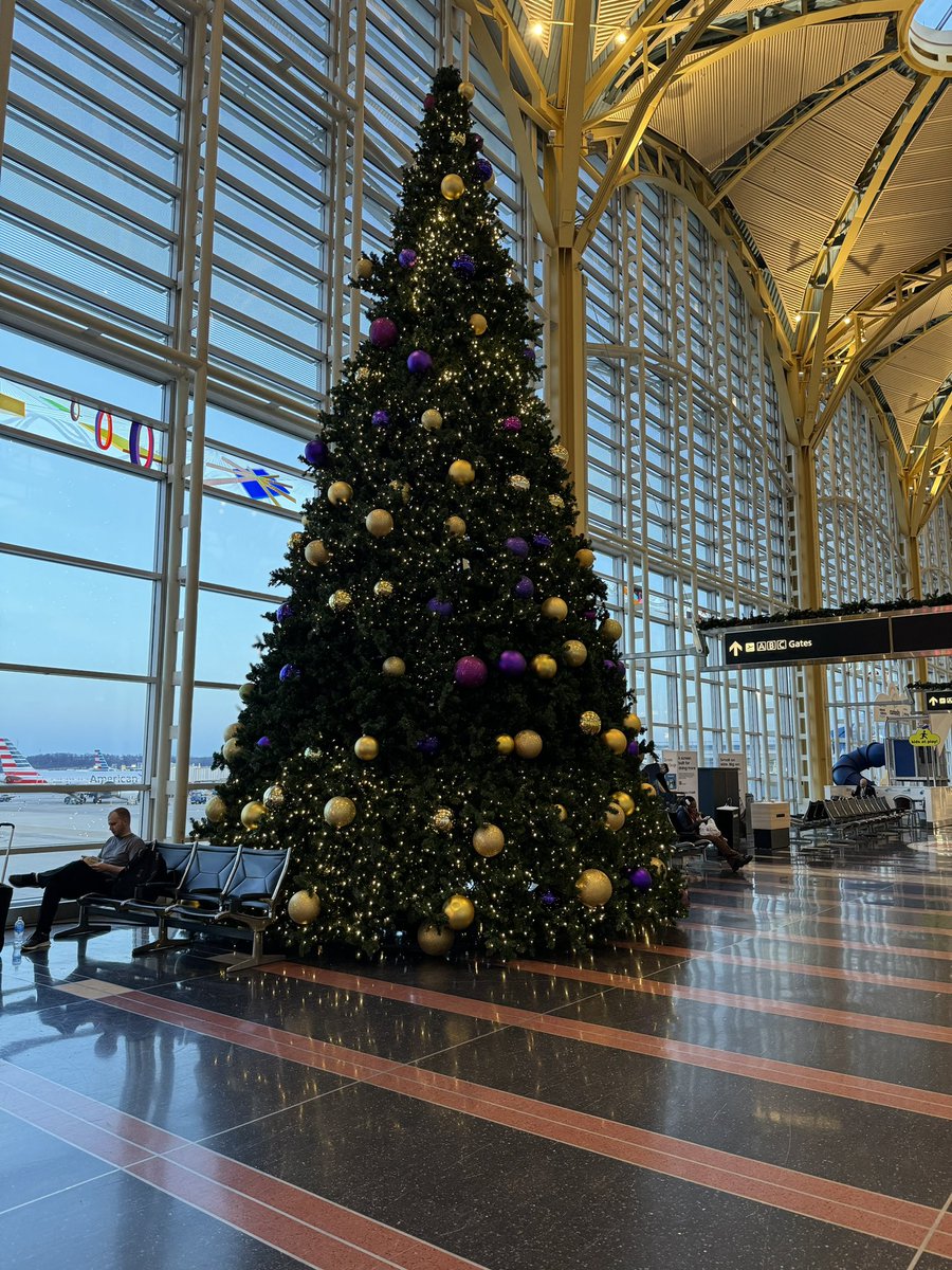 re:Invent Parties 🎉🥂 tweet media