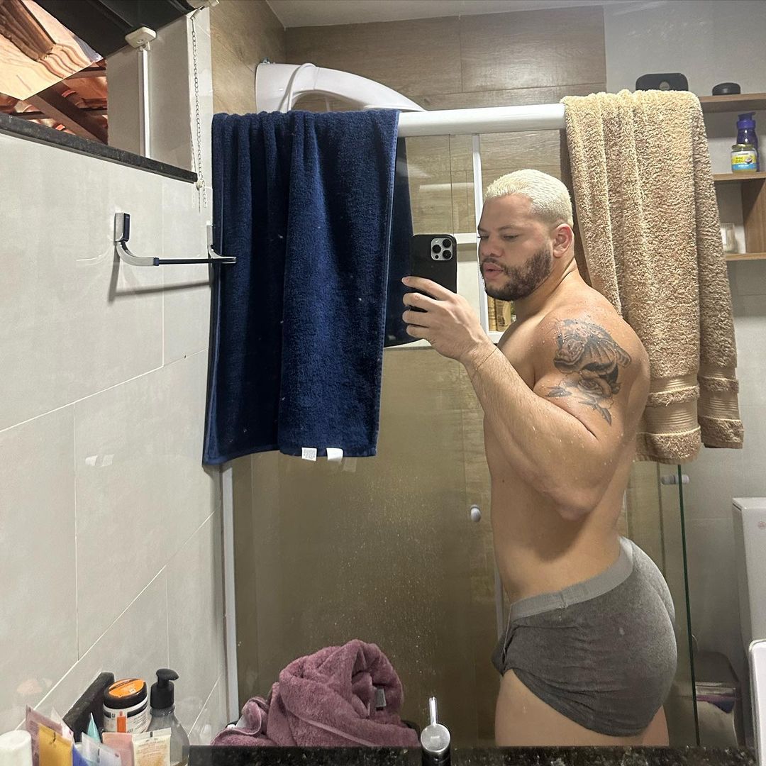 itstoxicines's tweet photo. Era só um desse na minha vida que eu dava vara todo dia até meu pau esfolar. Thomas me deixa fraco, caso na hora, dou leite até engravidar encher todo o estômago. Deixa eu te foder Thomas, é um pedido implorando. https://t.co/sz7UidAef1