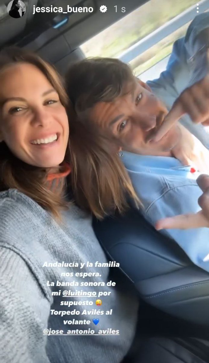 LAREVUELO53's tweet image. #GHVIP25D Hoy de nuevo los mejores buenos días son para ELLOS. Sólo decir que son increíbles con su gente llegando incluso a conectarse un ratito a una sala de Twitter un 25 de diciembre. SOIS UNICOS, SE OS QUIERE GUAP@S #JESSINGO25D