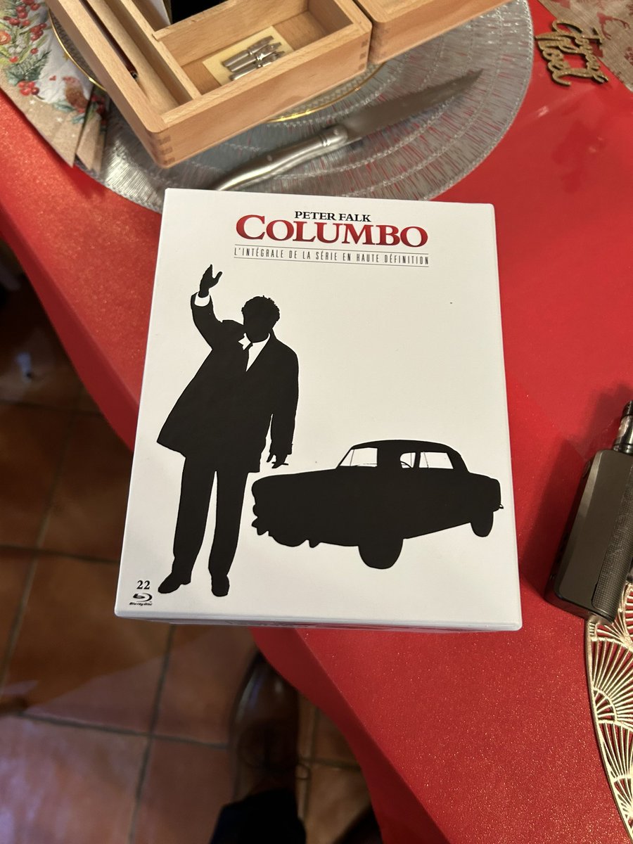 Profenpro1's tweet image. Grâce à ma chérie et a cause de @Meeea je vais devoir passer des dimanche devant la tv!!!