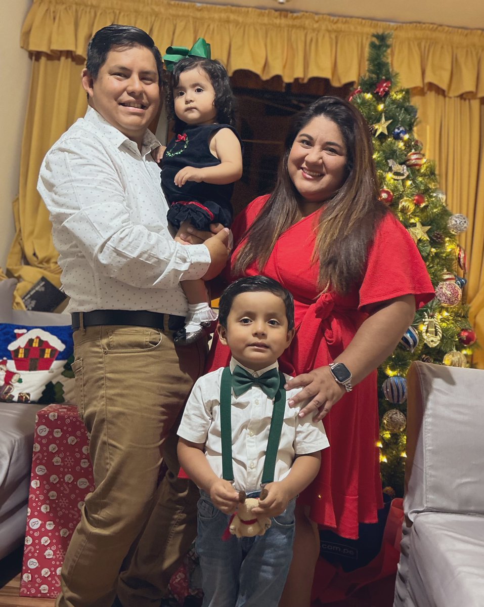 La mayor alegría en Navidad no estuvo abajo del árbol, sino al lado mío.