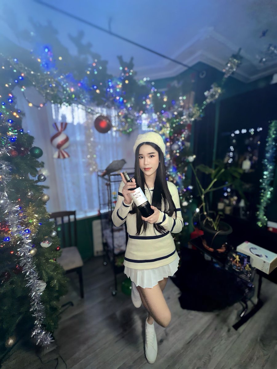 happyd63's tweet photo. Please help me choose 1 or 2 😅
____________________________

Merry christmas day ka 🌲🧑‍🎄💗 https://t.co/kBa5ZoB3m6