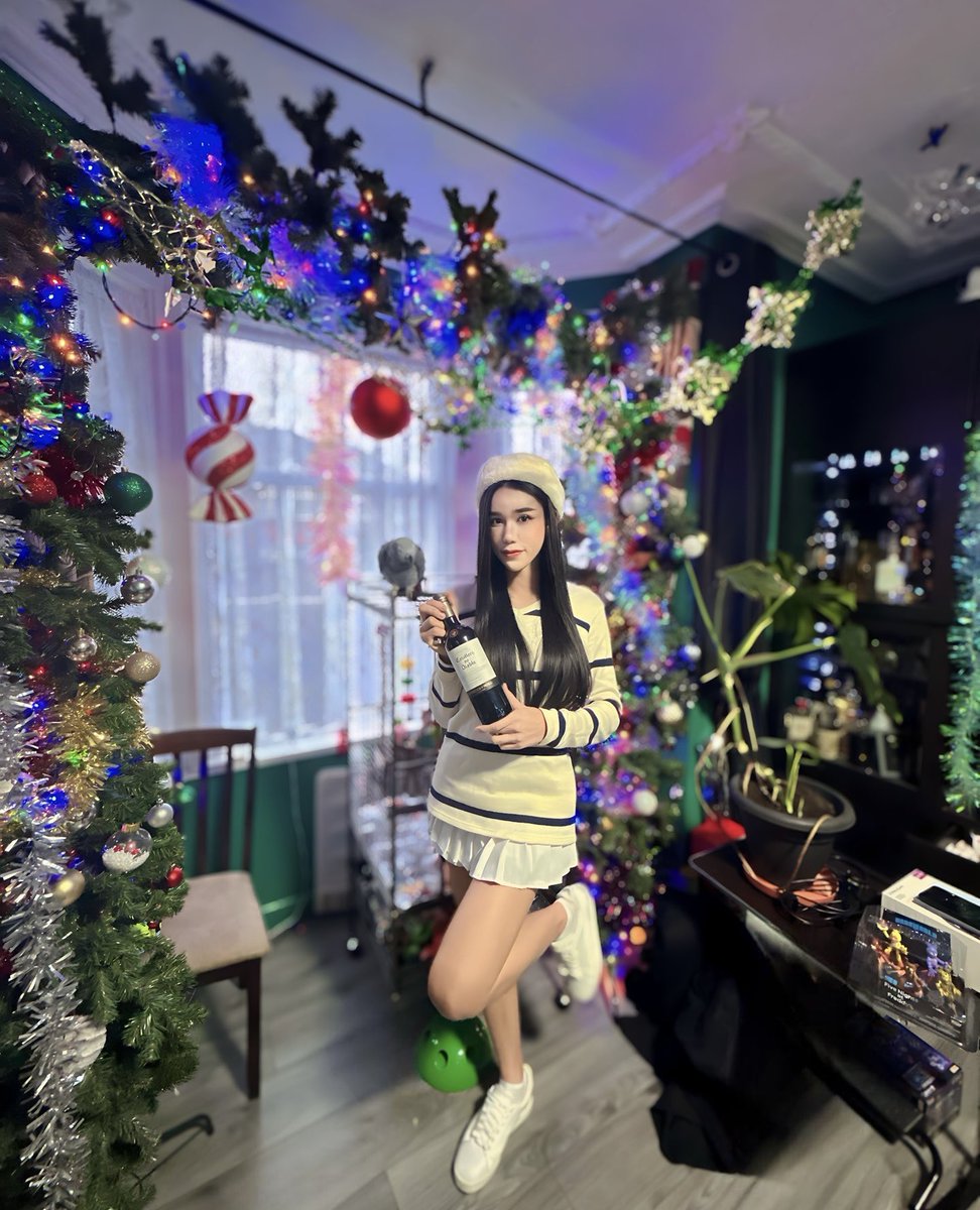 happyd63's tweet photo. Please help me choose 1 or 2 😅
____________________________

Merry christmas day ka 🌲🧑‍🎄💗 https://t.co/kBa5ZoB3m6