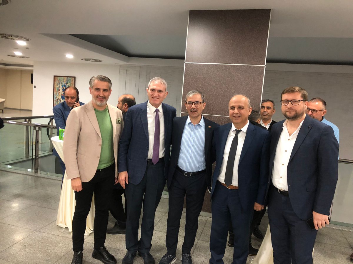 avrecepsencan's tweet photo. AK Parti MKYK Üyemiz Sn. Ahmet Bilal KIYMAZ, Küçükçekmece İlçe Başkanımız Sn. Sami ŞAHİN ve İlçe Başkan Yardımcımız ile Koca Yusuf Belgeseli Lansman Gecesine katılım sağladım. Programda emeği geçen herkese teşekkür ederim. https://t.co/gfV5i0qiF0