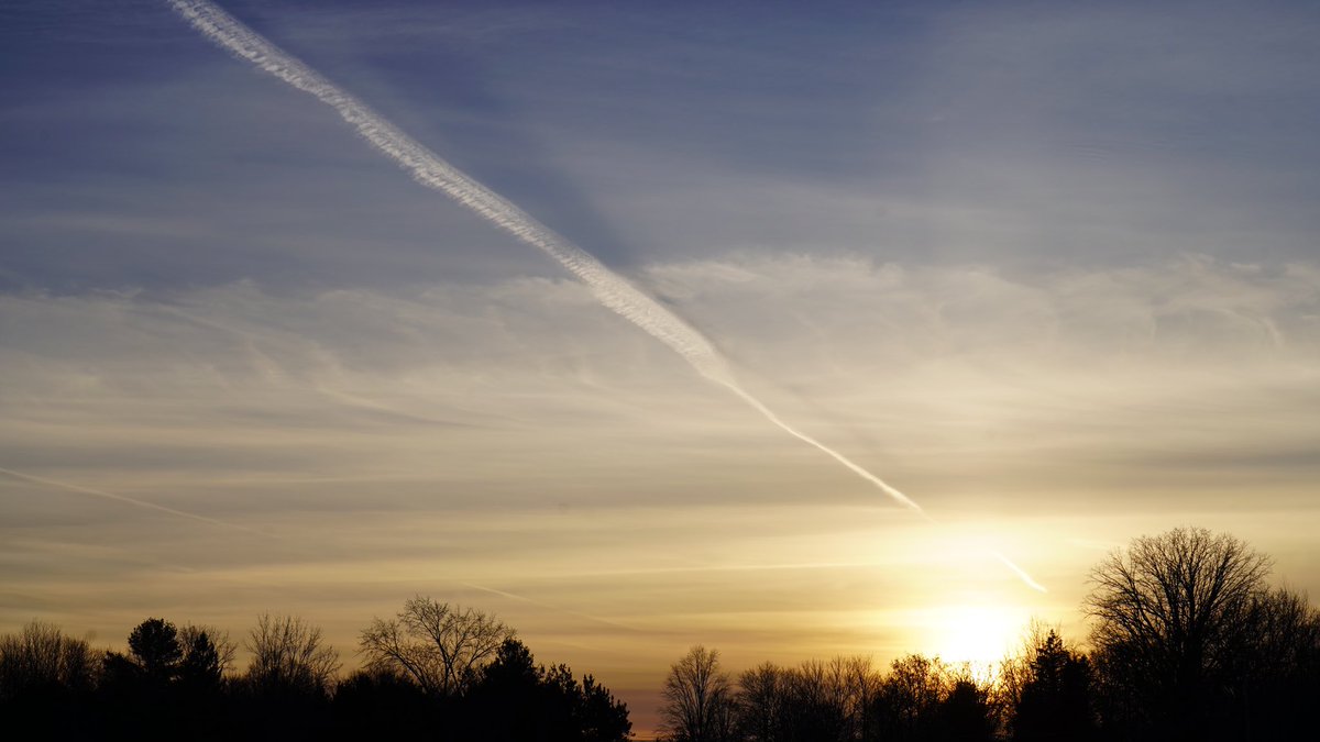 (12/22/23)(Brockville,Ontario,Canada) 

The other days obvious toxic #geoengineered disgusting chemical blanket assault!!! #lookup #wakeup  #manmadetoxicskies #aerosolinjection #weatherwarfare #chemtrails #poisonsky #heavymetals #geoengineeringisgenocide 

instagram.com/maketheskyblue…