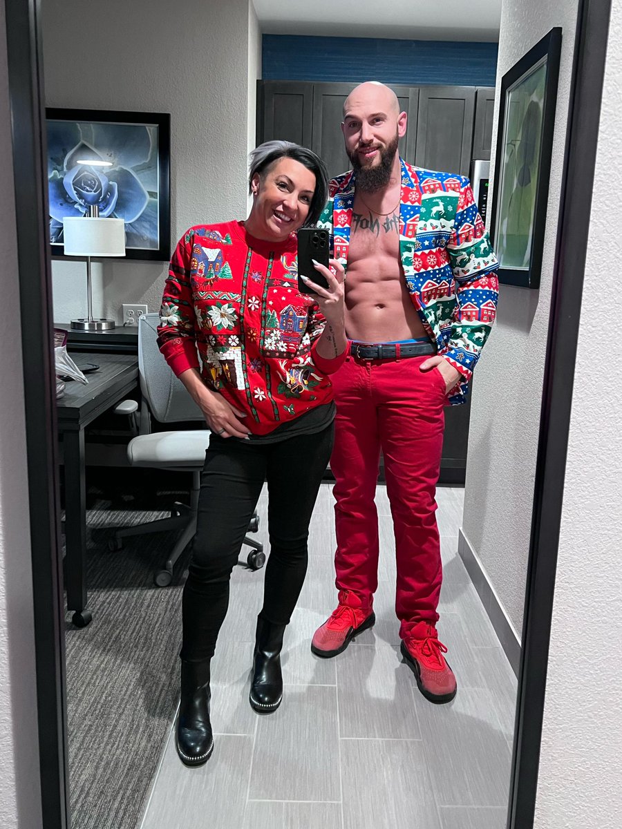 RealLadyFrost's tweet image. I’ve been the one in the sexy Santa suits, I get it. I’m just seeing too much of it. Here’s an ugly sweater instead. 🙃
Merry whatever you celebrate 🫶