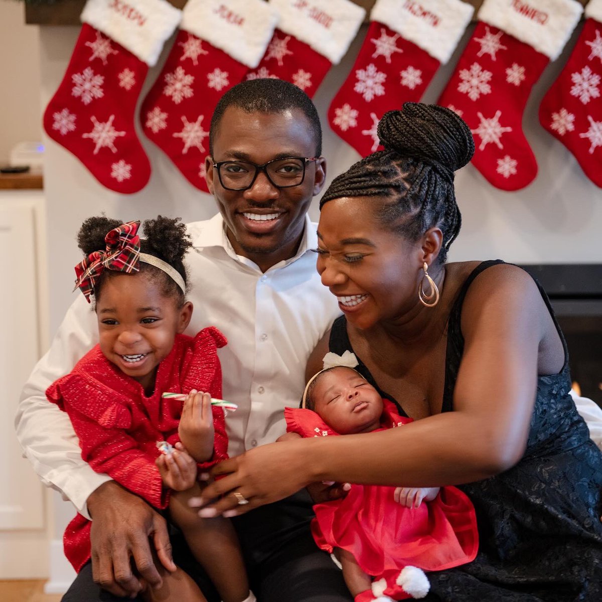 The perfect Christmas gift 🎁🎄❤️

Our daughter Julia @Jo_akambaseMD joined us recently, so I’ve been mia these past few months. 

… But are we still on here or did we move to threads 🤷🏾‍♀️