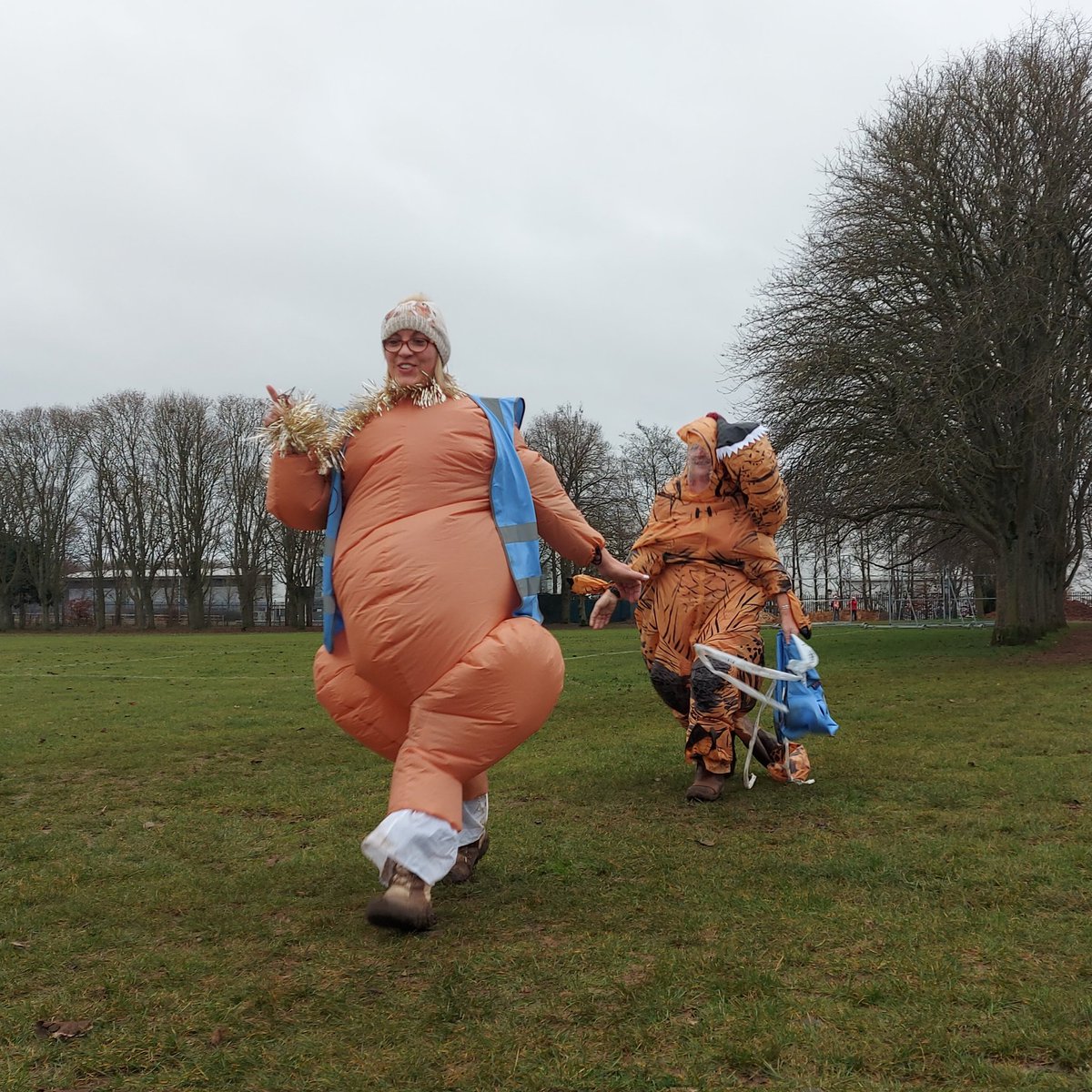 running_dan_w's tweet photo. Why did the turkey cross the road?
To parkwalk at @witneyparkrun with her mate the T Rex of course!
Loved every minute of RDing this morning. Christmas Day parkrun is the most parkrunny of @parkrunUK days.
#loveparkrun #community #PartOfSomething #GreaterThanTheSumOfItsParts https://t.co/Eg5PW7oQla