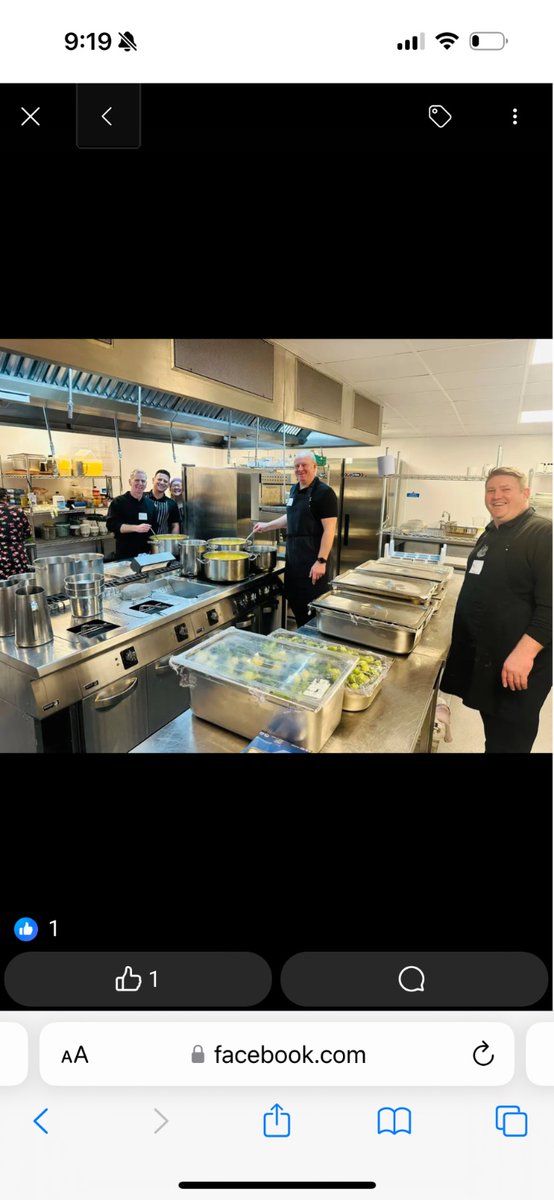 Perfect Christmas Day! Working in #ValePark kitchen with @StaffsFire #GreenWatch @advocate_Patsy, Carole & Lorraine to feed 110+ from the #StokeonTrent community who joined us for lunch. So many thanks to @ash0411 @PaddyShanahan @moljohnstone & all our volunteers. Love our #PVFC