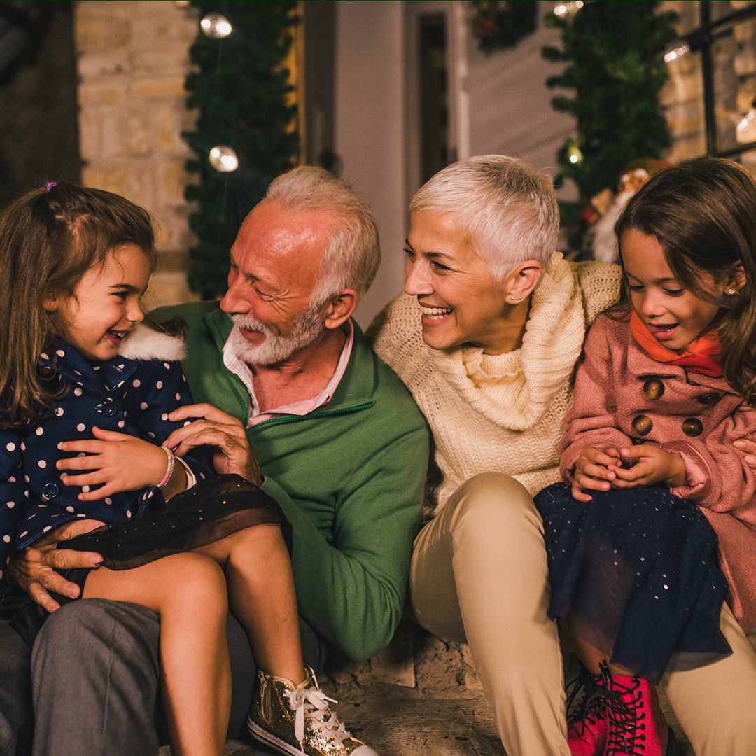 Sam_Farmers's tweet image. Gather round and celebrate the season, with best wishes from Farmers.