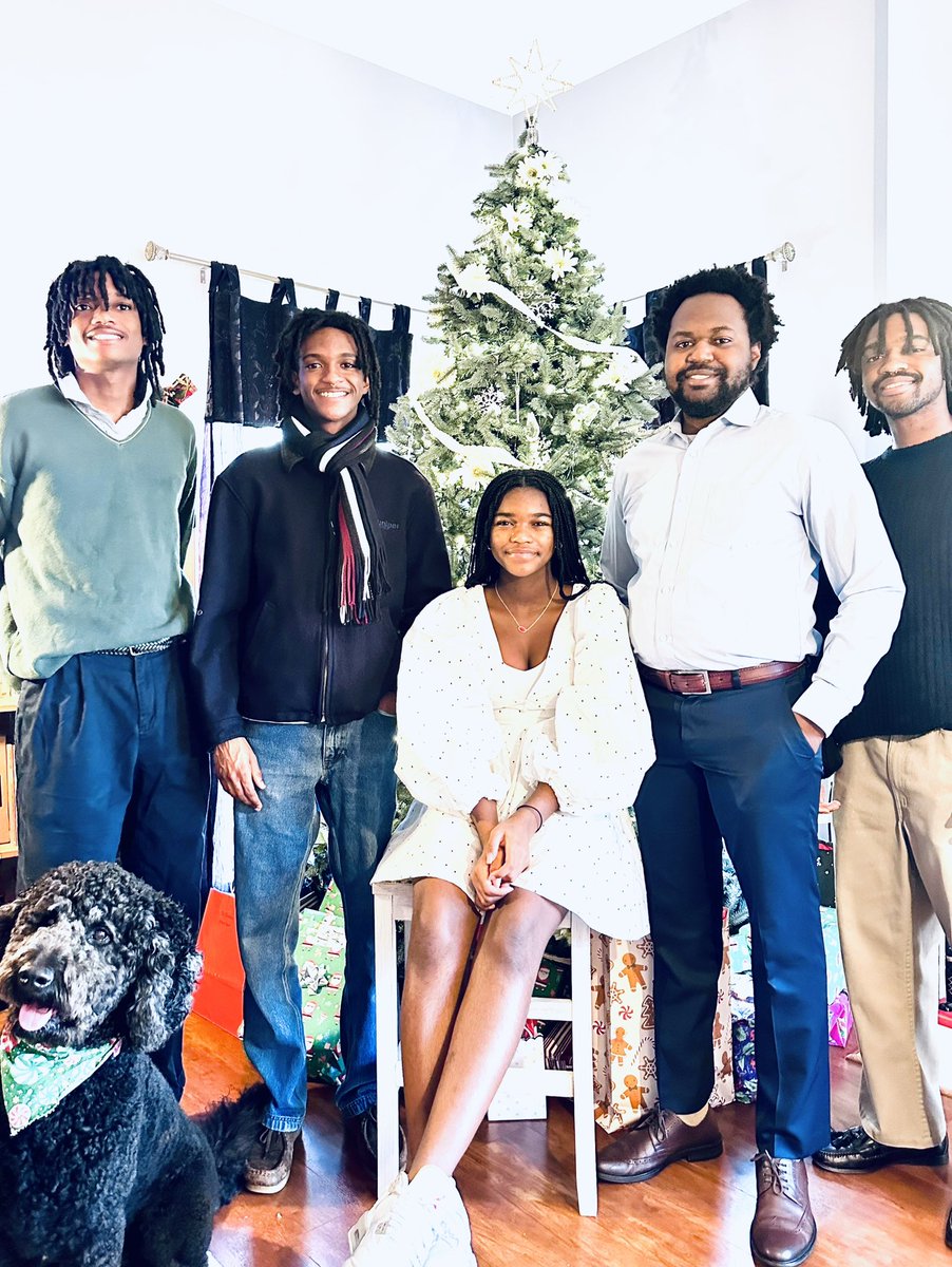 #Magic - As we lift one another up &amp; have each other’s back, may your new year be guided by love &amp; wisdom &amp; may you continue to change lives in the best possible ways. (Yep, it’s on.) Wishing a Merry Christmas to all celebrating today &amp; Happy Holidays &amp; gratitude to our entire