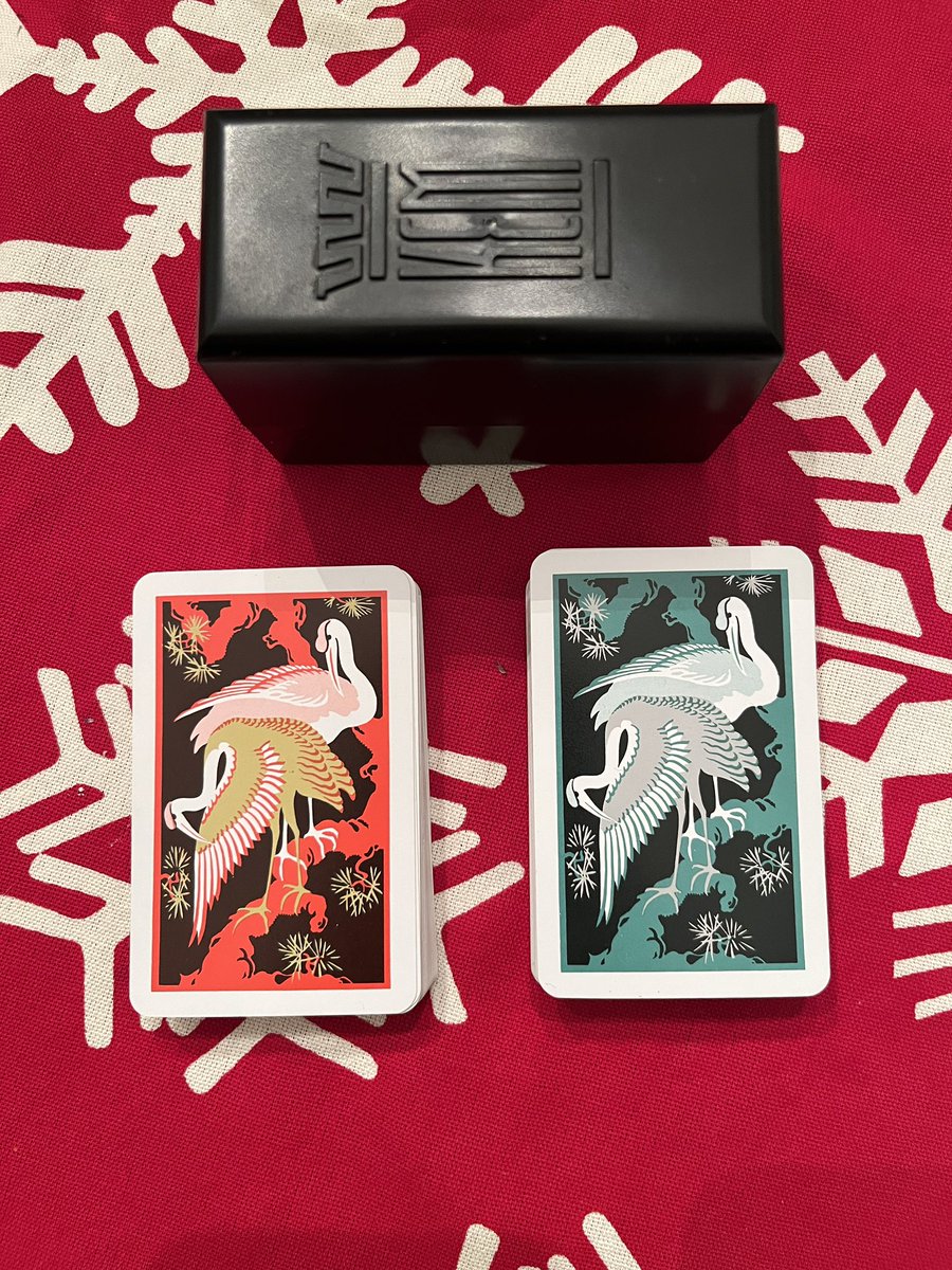 PaulOresteen's tweet photo. Oh baby! My dad one-upped me and got me TWO vintage KEM decks. These babies are beautiful, very playable and between 83-77 years old. #cardnerd https://t.co/9wmDkkVIie