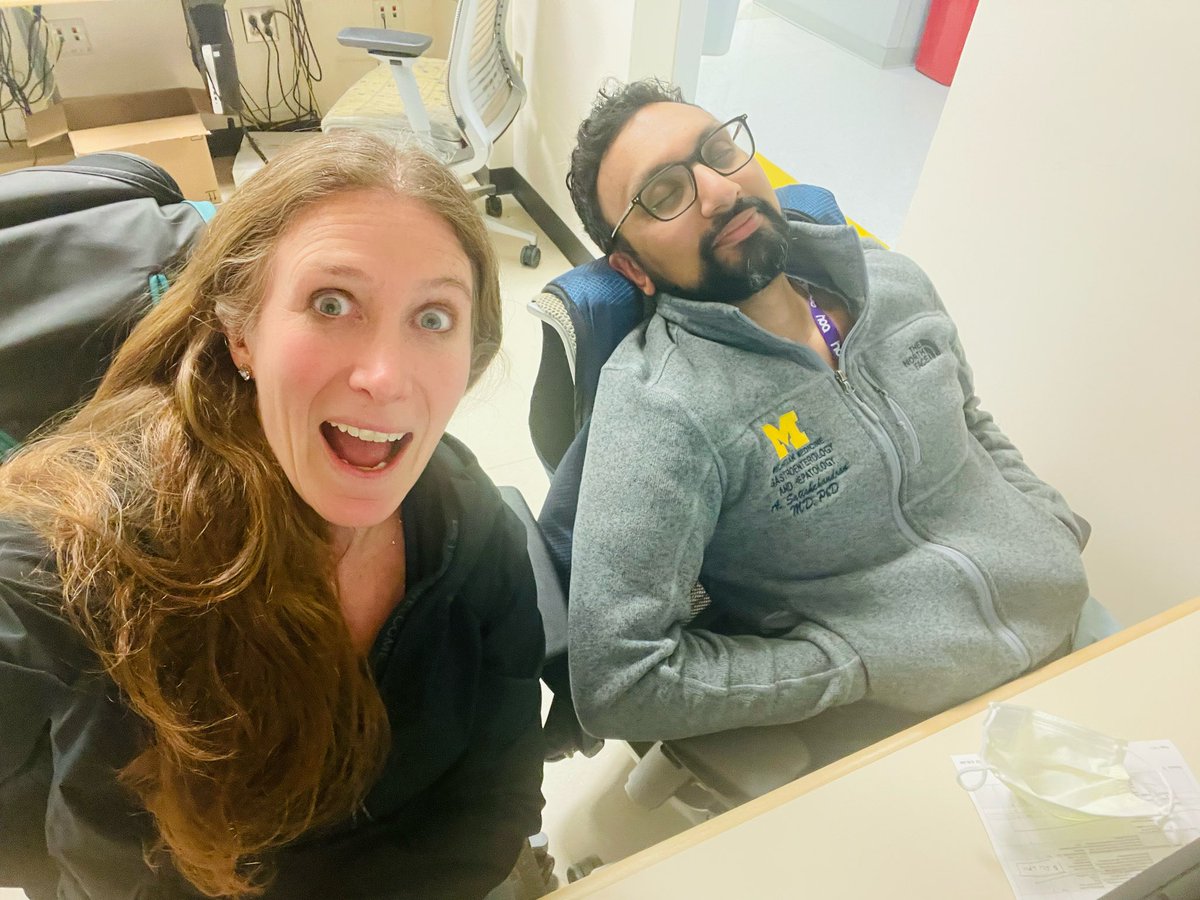 what a physically & emotionally exhausting 24 hrs 💛💙 privileged & humbled to work through the holidays & could not be more grateful for @UMichSurgery & @UMichAnesthesia & our #AdvancedEndo fellow who handled the chaos w grace & humility & deserves sleep immediately #goblue