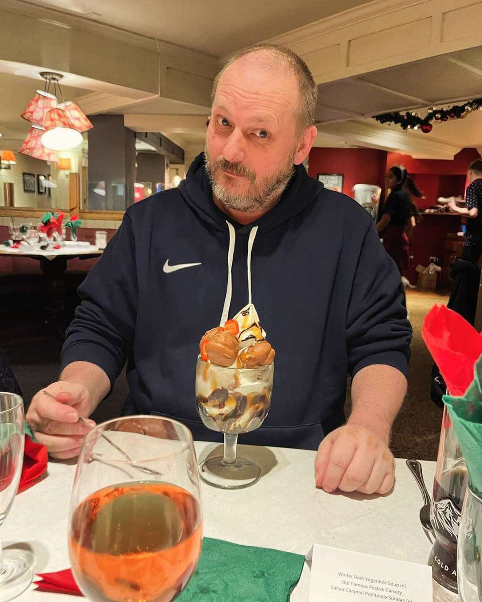 Who doesn't love a profiterole 😍😋