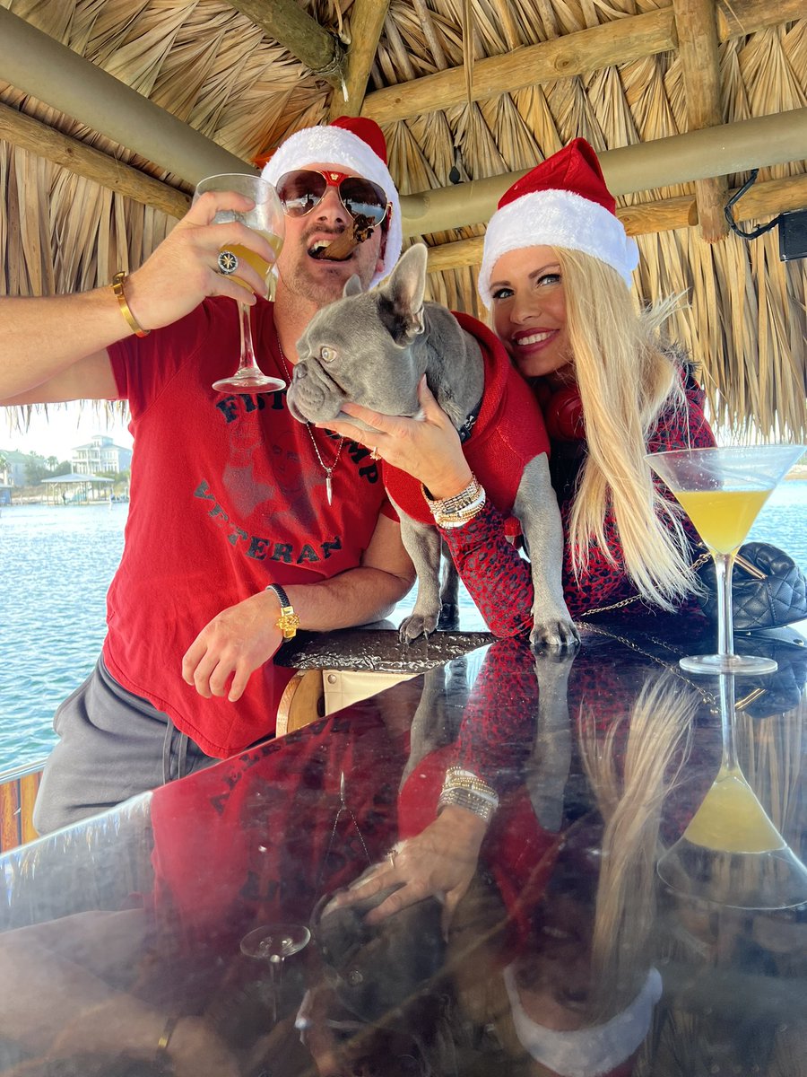 DADDYRyanR's tweet image. Merry Christmas from my family to yours!!!! Let’s do us all a favor and put TRUMP back in office and WIN 2024!!!! I am tired of pussys being in charge!!!! Lmao #GETITGOING