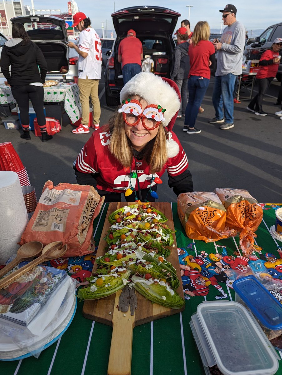TheFaithful49's tweet photo. #Pole2tailgate #ChristmasAF #faithful49ers #levisstadium #fttb https://t.co/VcWz27OiwX