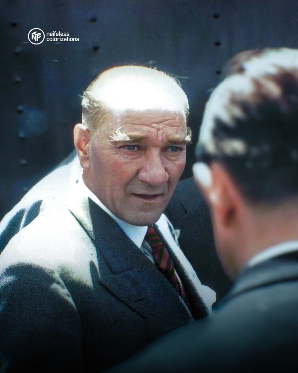 Mustafa Kemal Atatürk'e ait en net fotoğraflardan. 
 
Haydarpaşa Tren İstasyonu, 28 Haziran 1935.