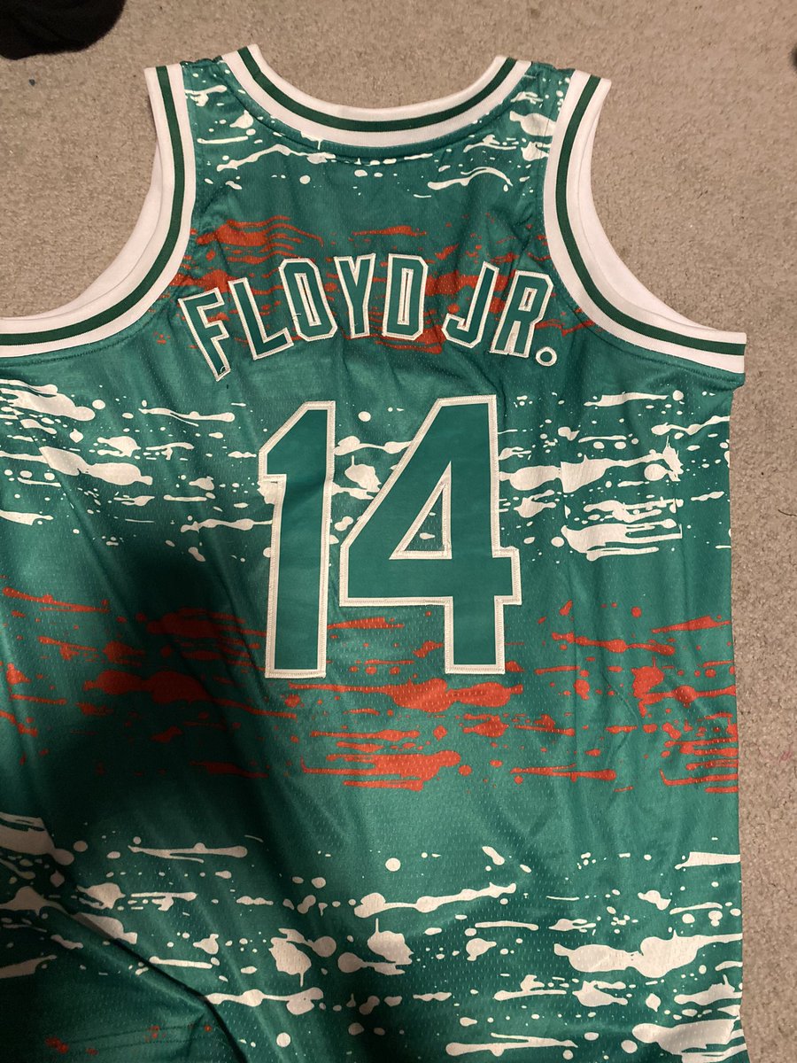 Grizzly Friar (SHARK WEEK) tweet media