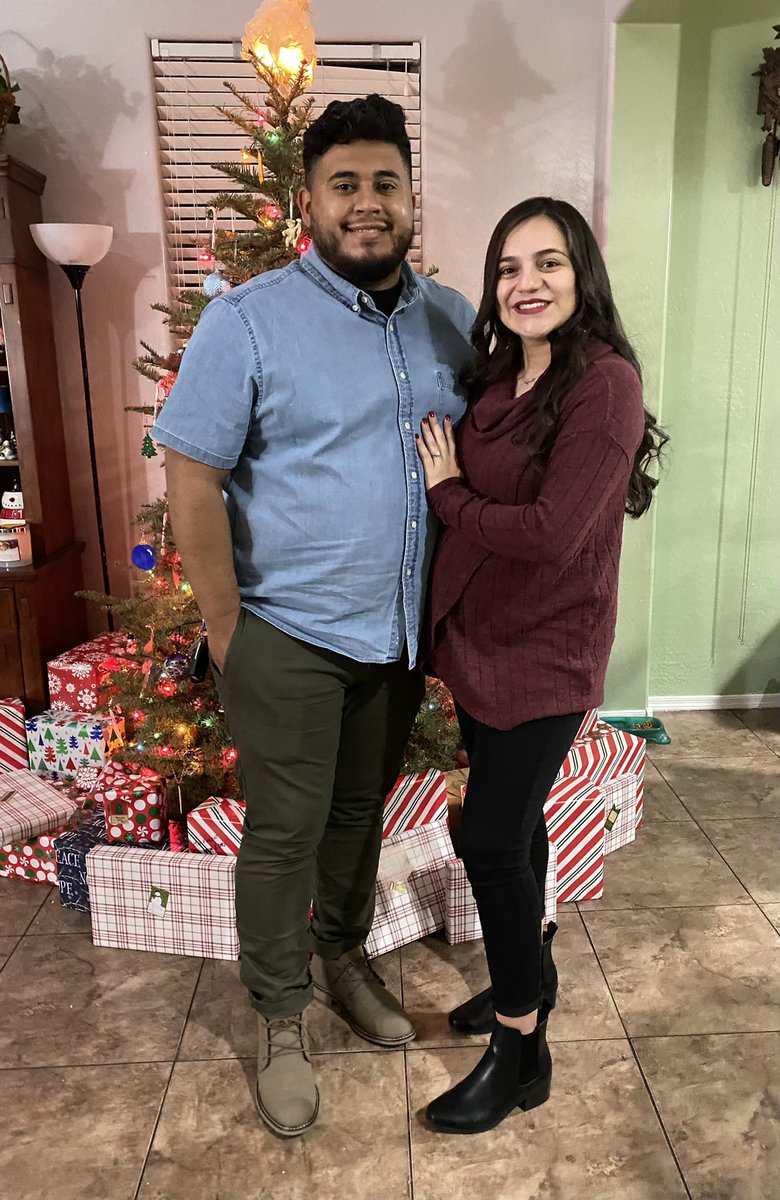 valval98's tweet photo. Another round of Salinas Christmas photos over the years. 🎄✨ https://t.co/hUokmYANqp
