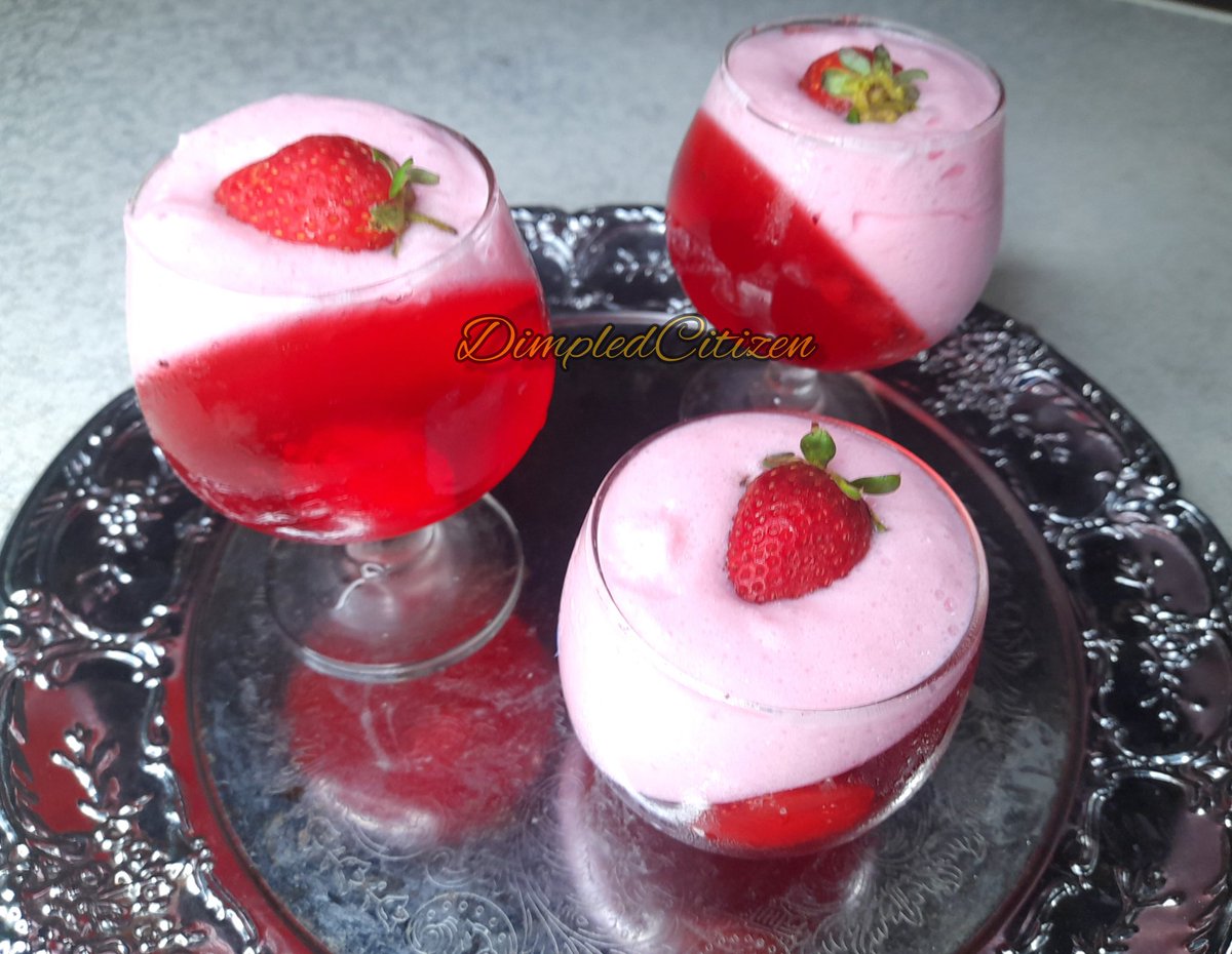 ngaapinde's tweet photo. Christmas menu from the Ghetto ...
Housemates requested for Rice , chicken and salad ....
Dessert : Strawberry Panna cotta
Your truly
Anti sadza President
#DimpledCitizen https://t.co/ggX6i4yWqM