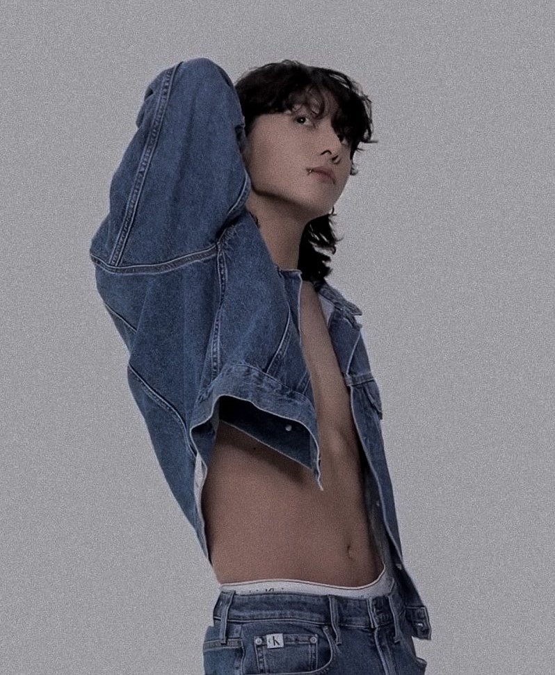 JeonEsHi97's tweet photo. THIS JUNGKOOK?!?!???? https://t.co/EPlZ2sQ3Fh